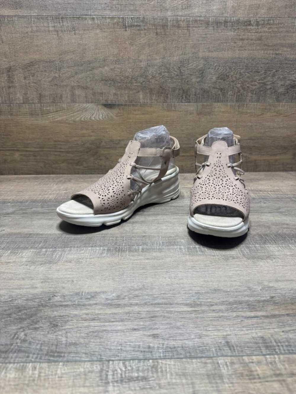 JBU Water Lily Nude Laser Cut Floral Ankle Strap Sandals Women's Size 11